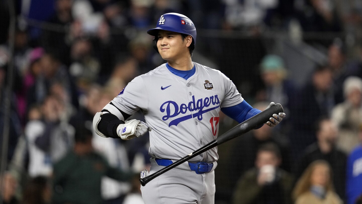 Shohei Ohtani pitches for the Dodgers in World Series Game 3, two days after dislocating his shoulder