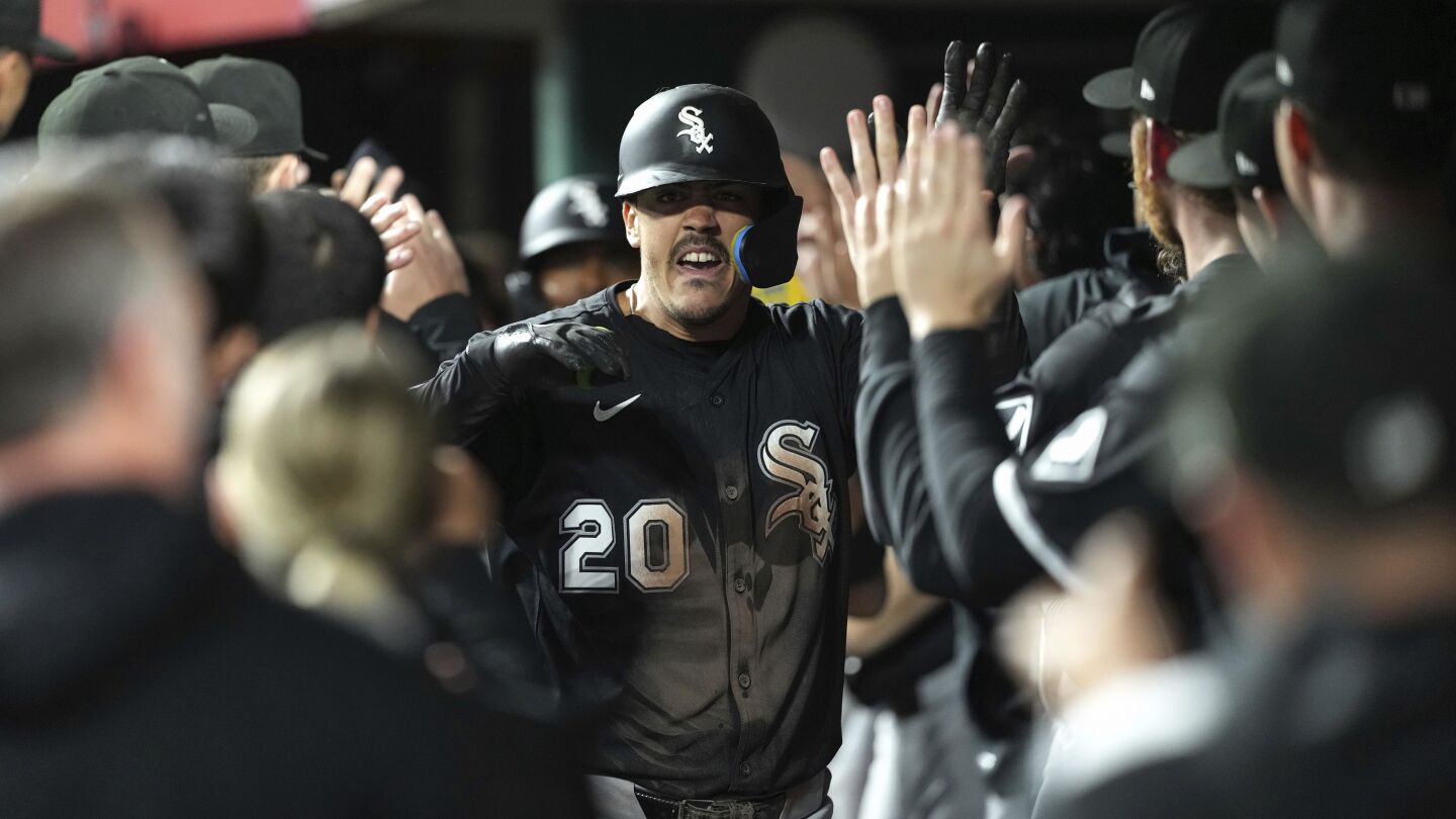 Miguel Vargas' 3-run homer in 10th sends White Sox to 5-1 win over Reds