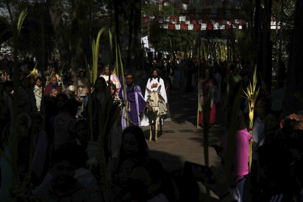 Claudio Armando Ramirez, center, plays Jesus Christ during a Palm Sunday Passion Play at the San Lucas de Iztapalapa parish in Mexico City, Sunday, April 13, 2025. (AP Photo/Marco Ugarte)