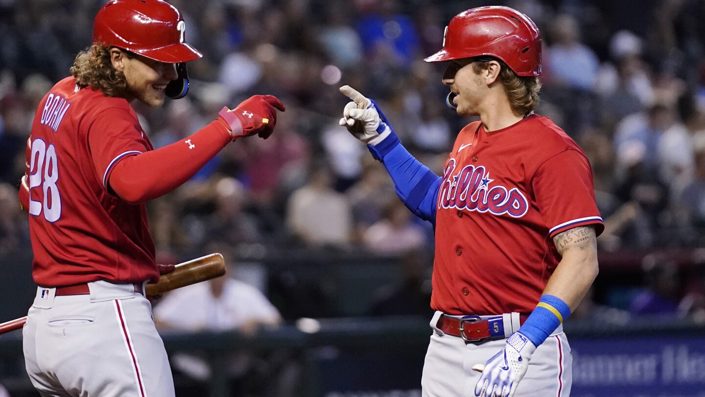 Phillies above .500 for first time since May 13, beat Diamondbacks 54