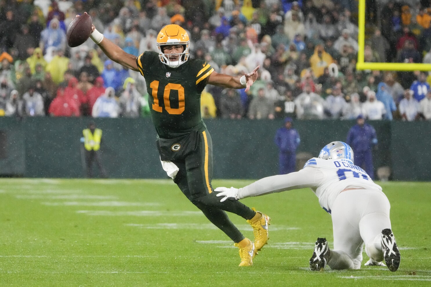 Interceptions causing issues for Packers' Jordan Love in his second season as a starter