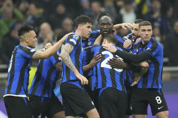 Inter Milan's Romelu Lukaku (centre) heads towards goal but is