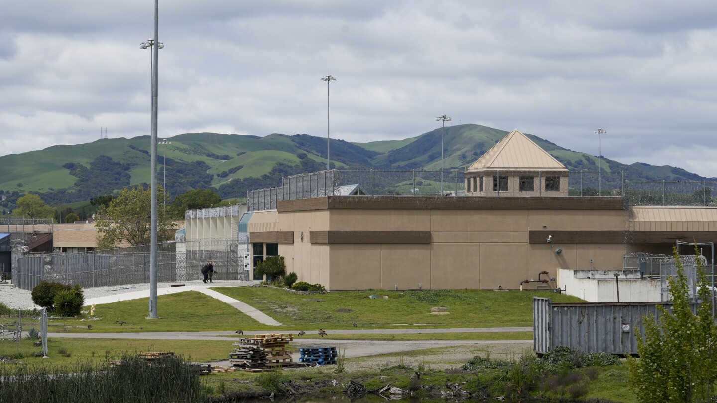 Сенаторите изискват отчитане на плана за бързо закриване на калифорнийския затвор, където жени са били малтретирани