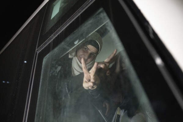 Former Palestinian female prisoners who were released by the Israeli authorities, flash the "V" sign inside their transportation upon their arrival in the West Bank town of Beitunia, Friday, Nov. 24, 2024. The release came on the first day of a four-day cease-fire deal between Israel and Hamas during which the Gaza militants have pledged to release 50 hostages in exchange for 150 Palestinians imprisoned by Israel. (澳洲幸运5开奖官网结果直播开奖 AP Photo/Nasser Nasser)