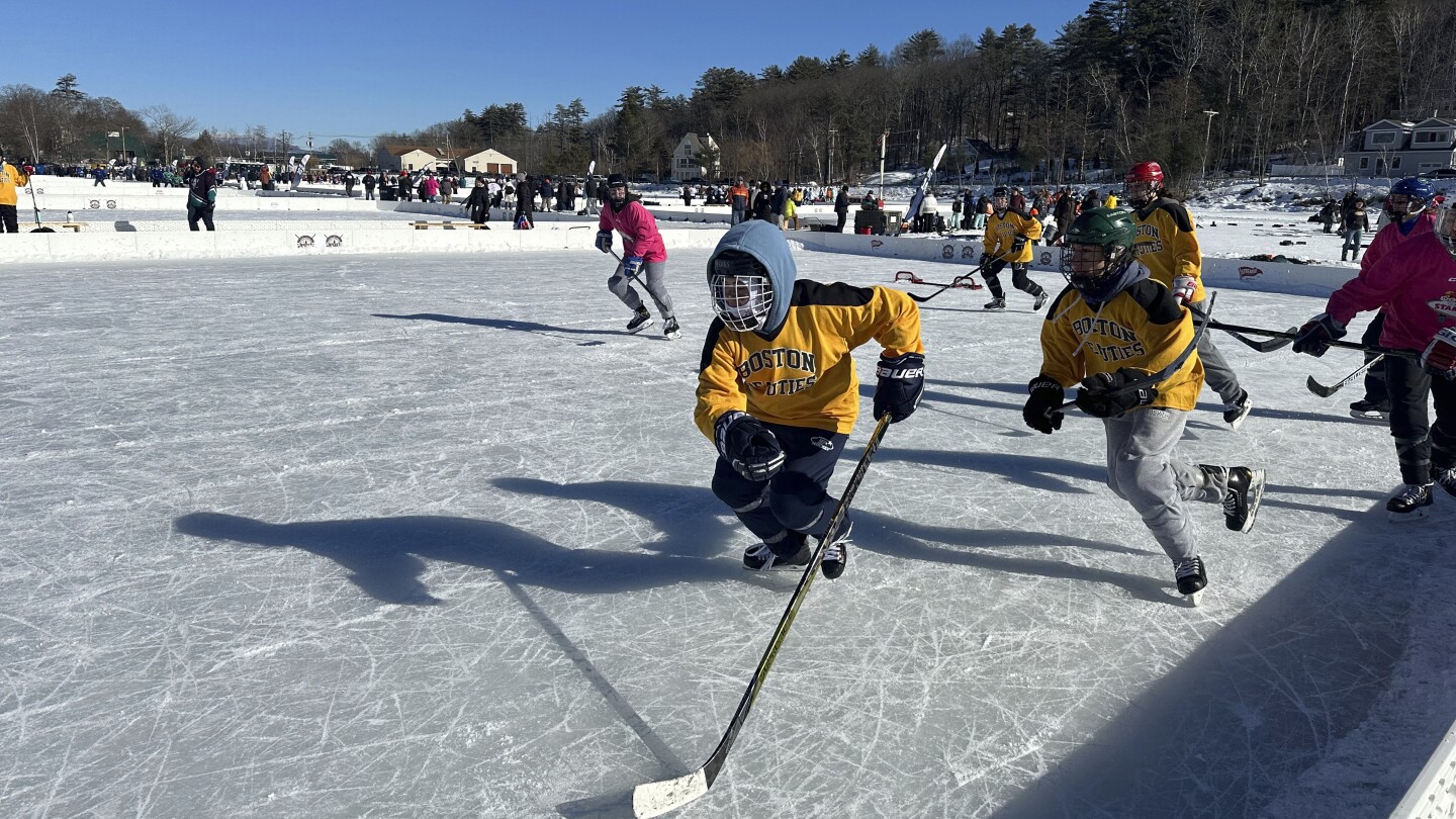Хокей на езера в Ню Хемпшър освежава зимата за стотици. Но изменението на климата застрашава спорта