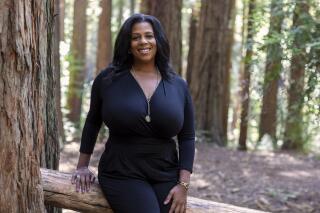 En esta foto distribuida por Outdoor Afro, Rue Mapp posa
para la foto en California en 2018. Mapp es fundadora y CEO de Outdoor Afro. (Bethanie Hines/Courtesy of Outdoor Afro via AP)