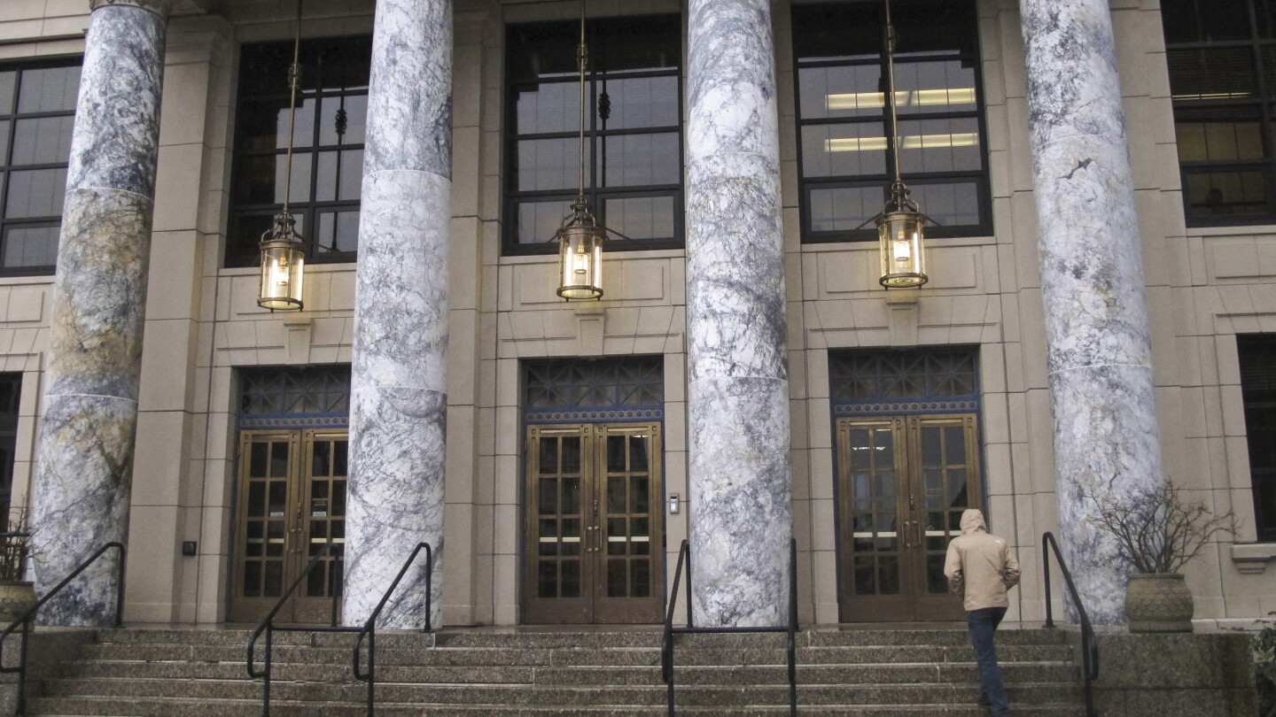 Законодателите в Аляска започват сесията за 2024 г. с повишения на заплатите и натоварен списък