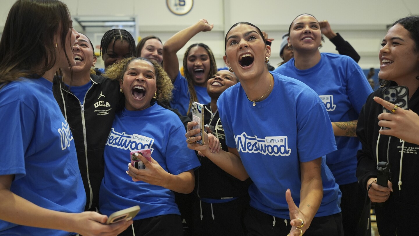 UCLA and South Carolina headline AP Top 25 women's poll and are top seeds in NCAA Tournament