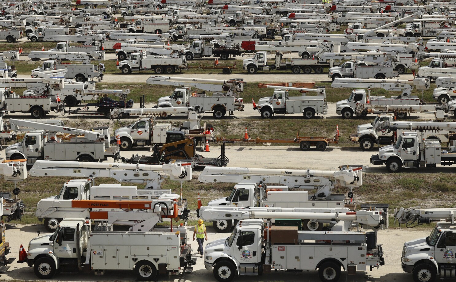 Residents flee Tampa Bay region as Milton takes aim at Florida