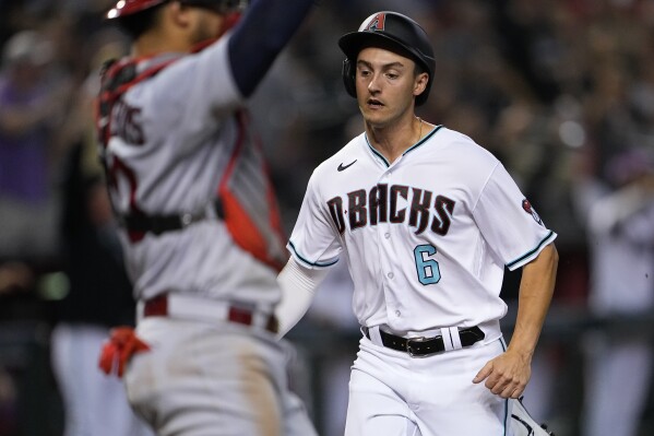 2-run triple in 8th sends Diamondbacks past Cardinals 3-1