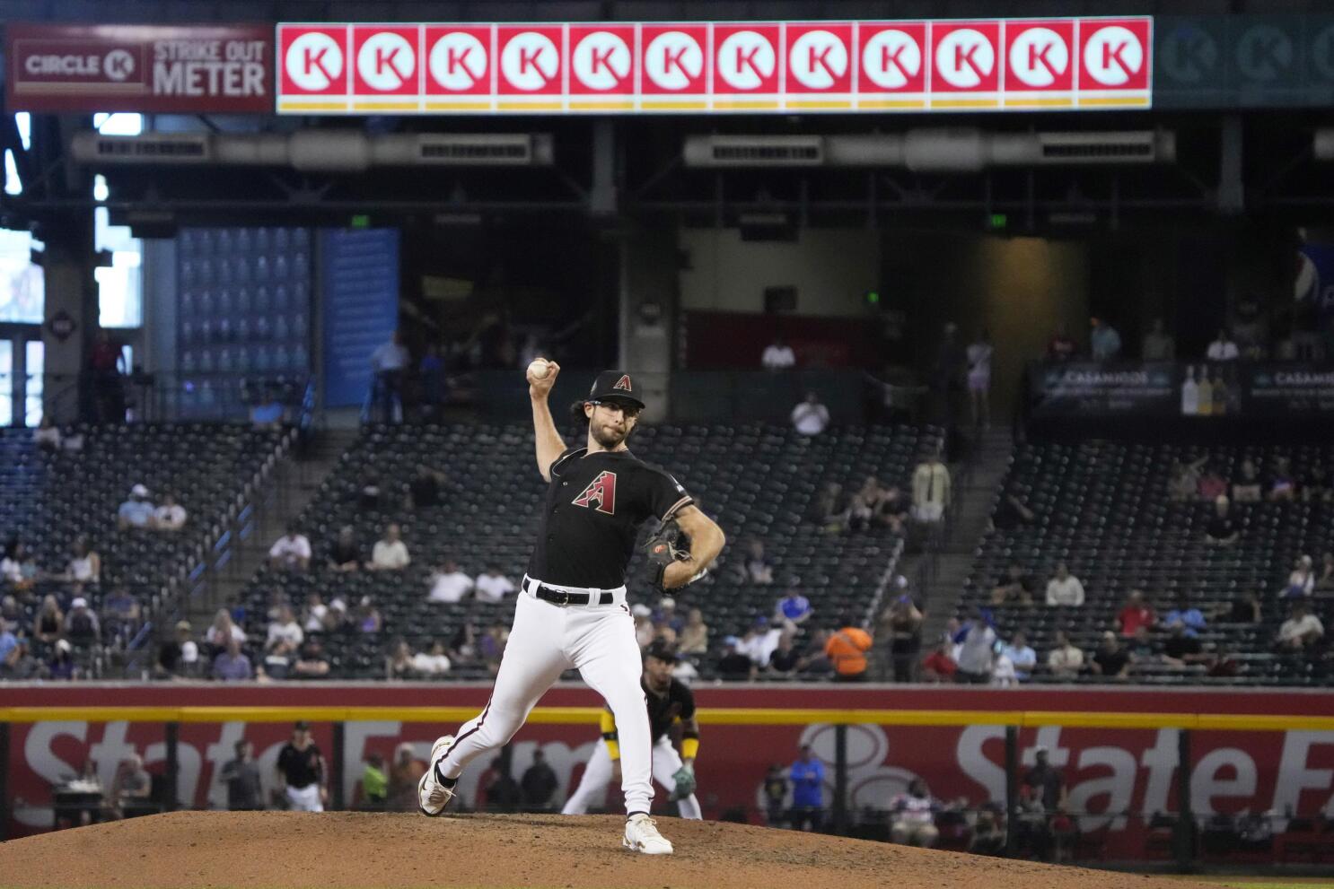 Fact Check: Did Evan Longoria save a reporter from being hit by a