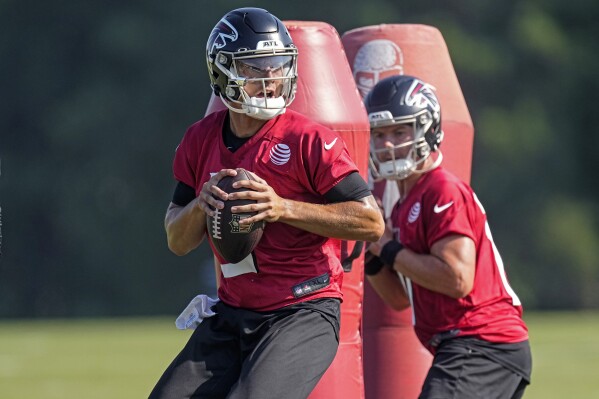Atlanta Falcons quarterback Desmond Ridder (9) works during the team's NFL football training camp practice Thursday, July 27, 2023, in Flowery Branch, Ga. (AP Photo/John Bazemore)