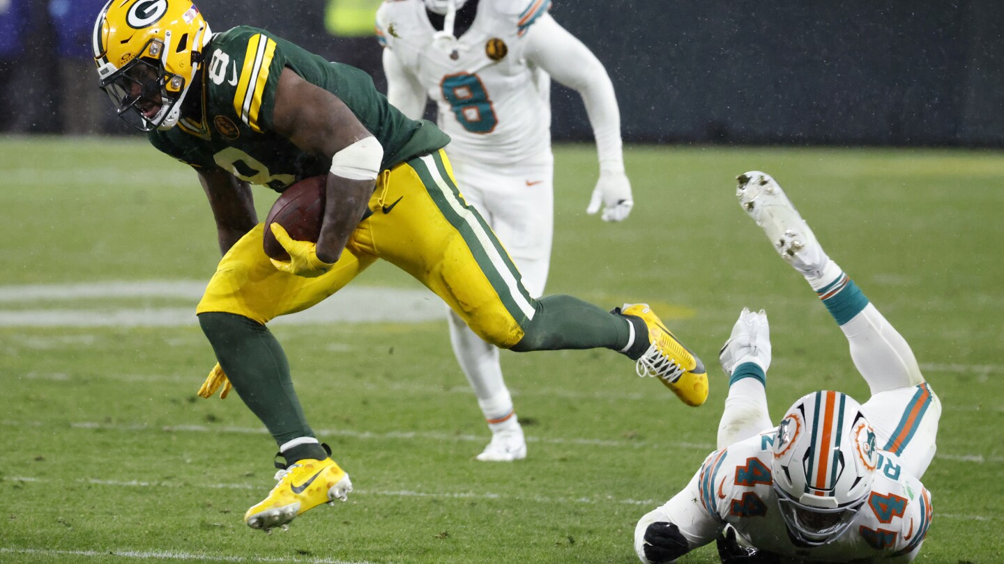 Packers Defeat Dolphins 30-17 on Thanksgiving