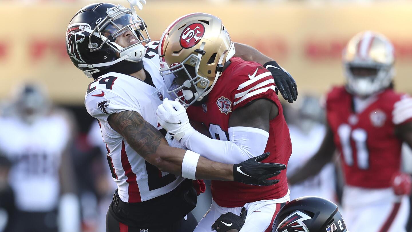 San Francisco 49ers tight end Eric Johnson gets a first down after