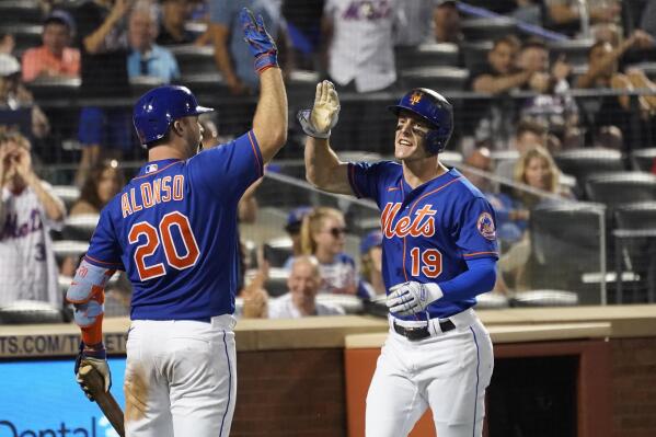 Mets score 3 in 9th, beat White Sox 4-2 for 6th straight win