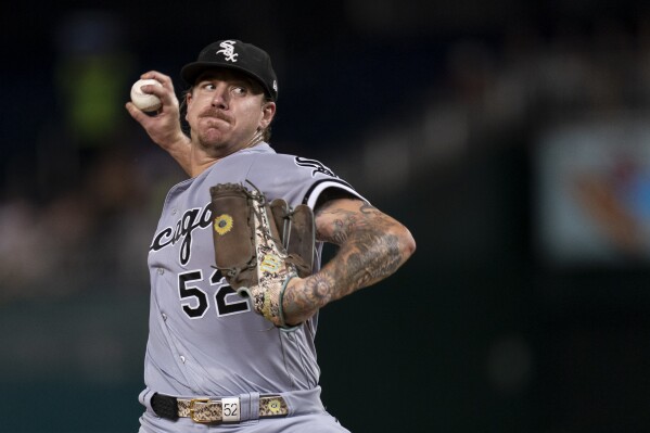 Clevinger, bullpen pitch 3-hitter, White Sox beat Tigers, 6-0