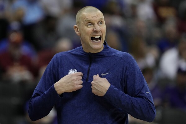 Kentucky hires BYU's Mark Pope as men's basketball coach to replace John  Calipari | AP News