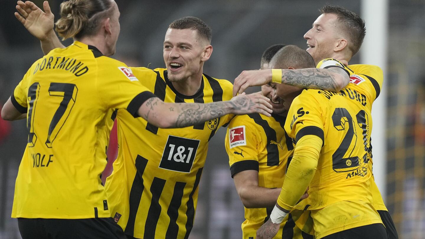Dortmund's poor run continues with draw at Augsburg, Leipzig win
