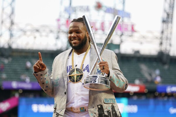 American League's Vladimir Guerrero Jr., of the Toronto Blue Jays, holds his trophy after winning the MLB All-Star baseball Home Run Derby in Seattle, Monday, July 10, 2023. (AP Photo/Lindsey Wasson)