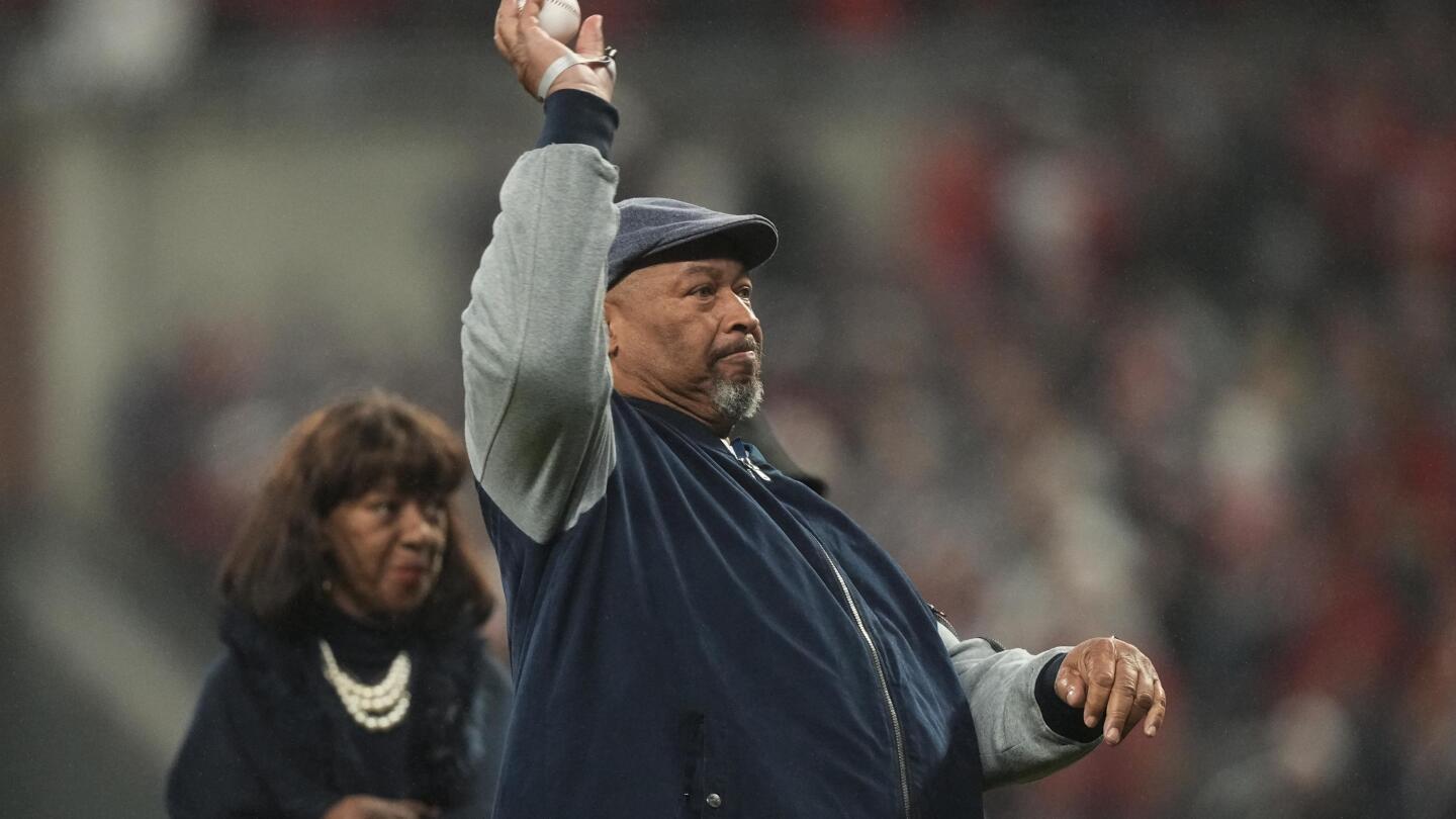 Aaron molded careers of World Series managers Snitker, Baker AP News