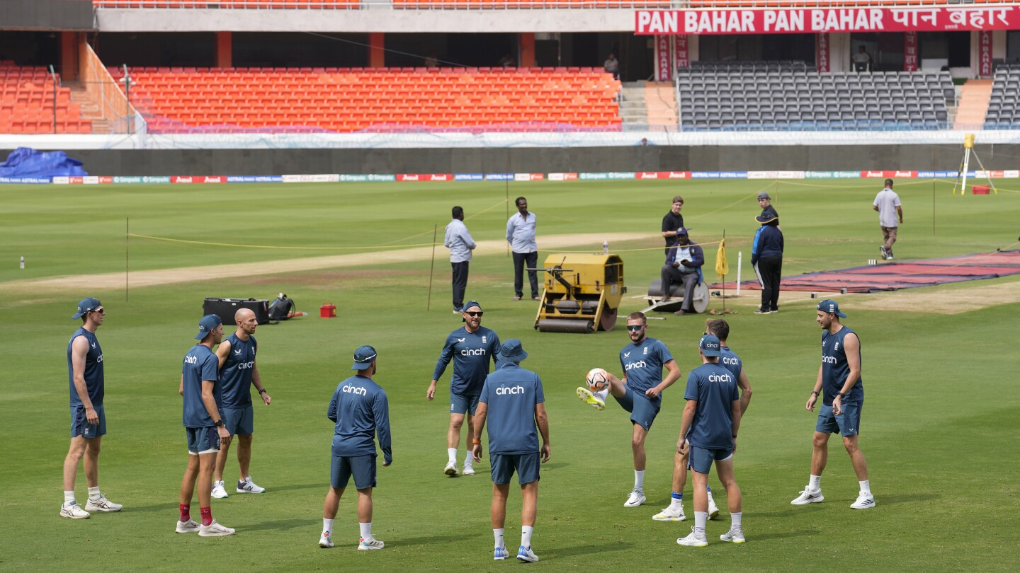 Проблемите с визата на английски играч по крикет за турнето в Индия карат британското правителство да призове за справедливо отношение