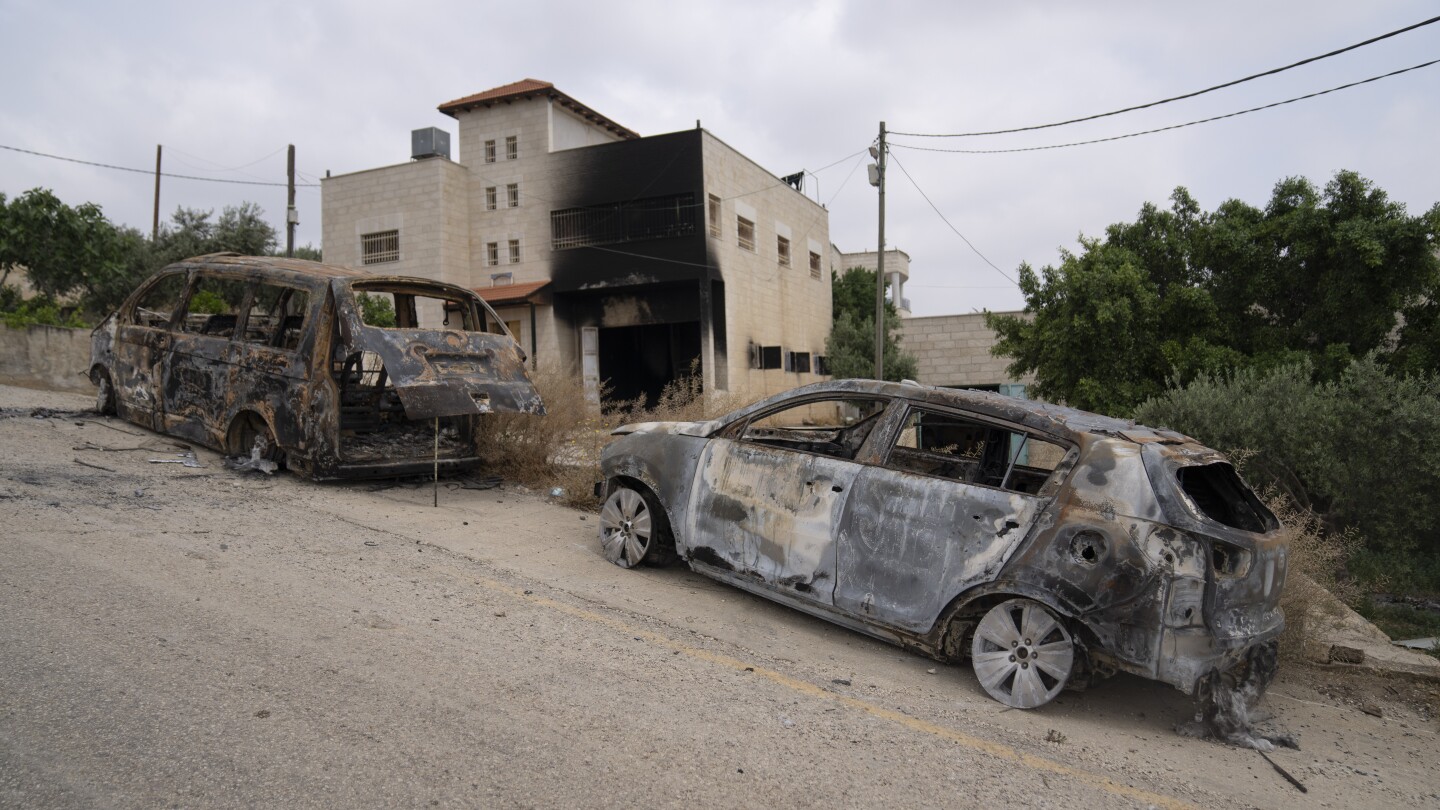Село на Западния бряг се чувства безпомощно, след като израелските заселници атакуват с огън и куршуми