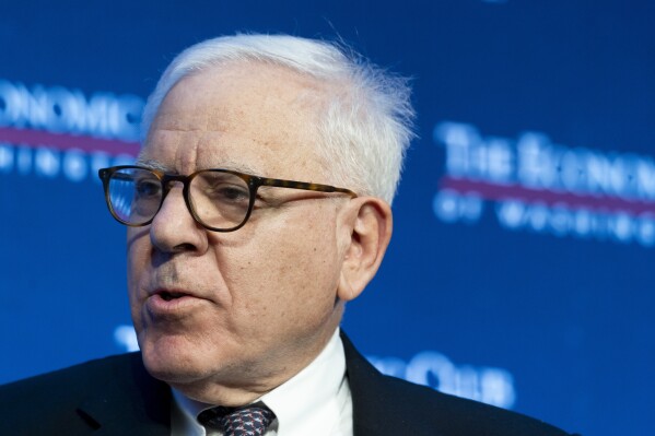 Arquivo - David Rubenstein fala durante uma entrevista organizada pelo Clube Econômico de Washington, quarta -feira, 13 de dezembro de 2023, em Washington. A compra de Rubenstein do Baltimore Orioles foi aprovada quarta -feira pelos proprietários da Major League Baseball, abrindo caminho para a família Angelos finalizar a venda depois de mais de três décadas que administram a equipe. (AP Photo/Stephanie Scarbrough, arquivo)