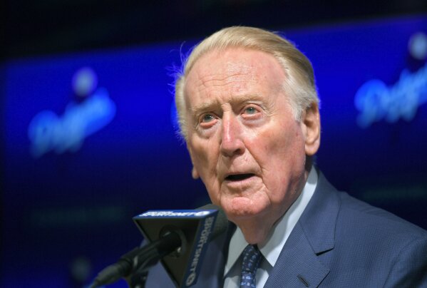 Hall of Fame broadcaster Vin Scully home from hospital after falling