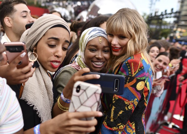 It's NFL playoff time and Taylor Swift is here to save your league