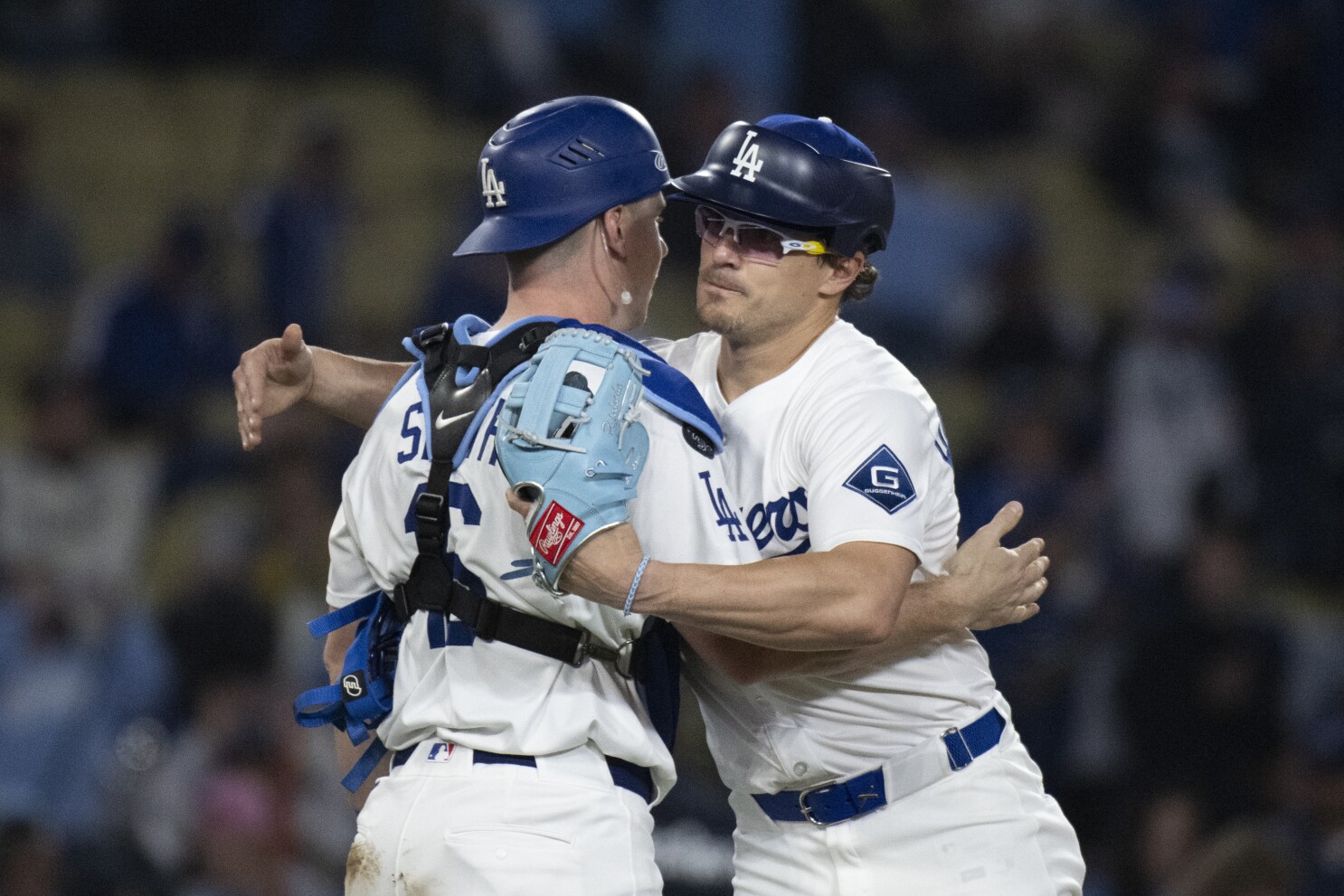 Teoscar Hernandez, Andy Pages lead 18-hit attack as Dodgers beat Marlins 15-2