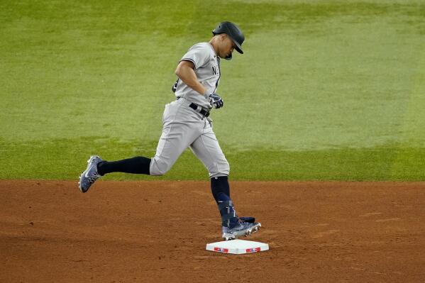 Who caught Aaron Judge's 62nd home run? Dallas baseball fan must