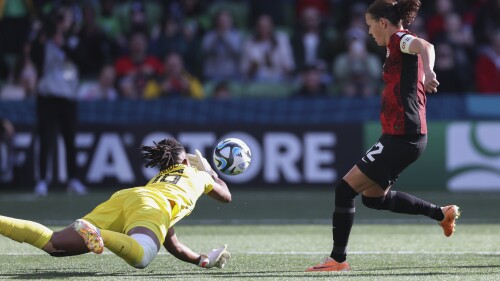 Nigeria's goalkeeper Chiamaka Nnadozie saves a penalty kick by Canada's Christine Sinclair, right, during the Women's World Cup Group B soccer match between Nigeria and Canada in Melbourne, Australia, Friday, July 21, 2023. (AP Photo/Victoria Adkins)