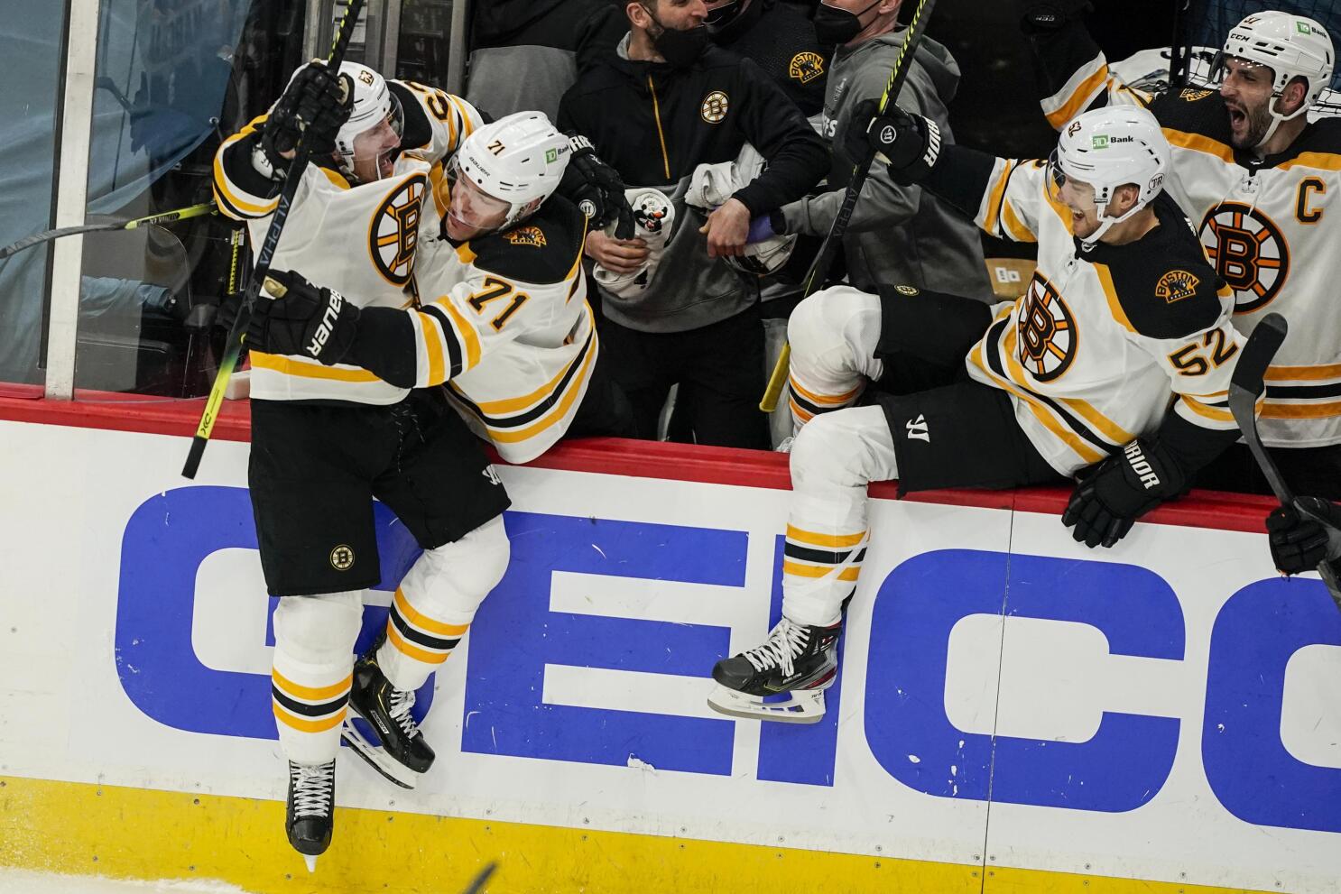 Bruins fall to Chara, Capitals in OT in Pastrnak's season debut