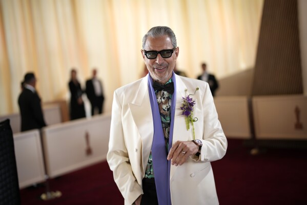 Jeff Goldblum arrives at the Oscars on Sunday, March 2, 2025, at the Dolby Theatre in Los Angeles. (AP Photo/John Locher)