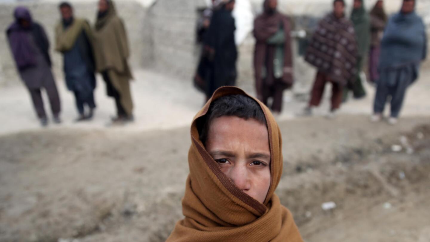 Warga Afghanistan melarikan diri dari perang, namun menghadapi musim dingin