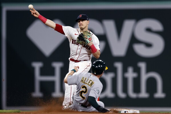 Report: Red Sox 'remain high' on Enrique Hernandez