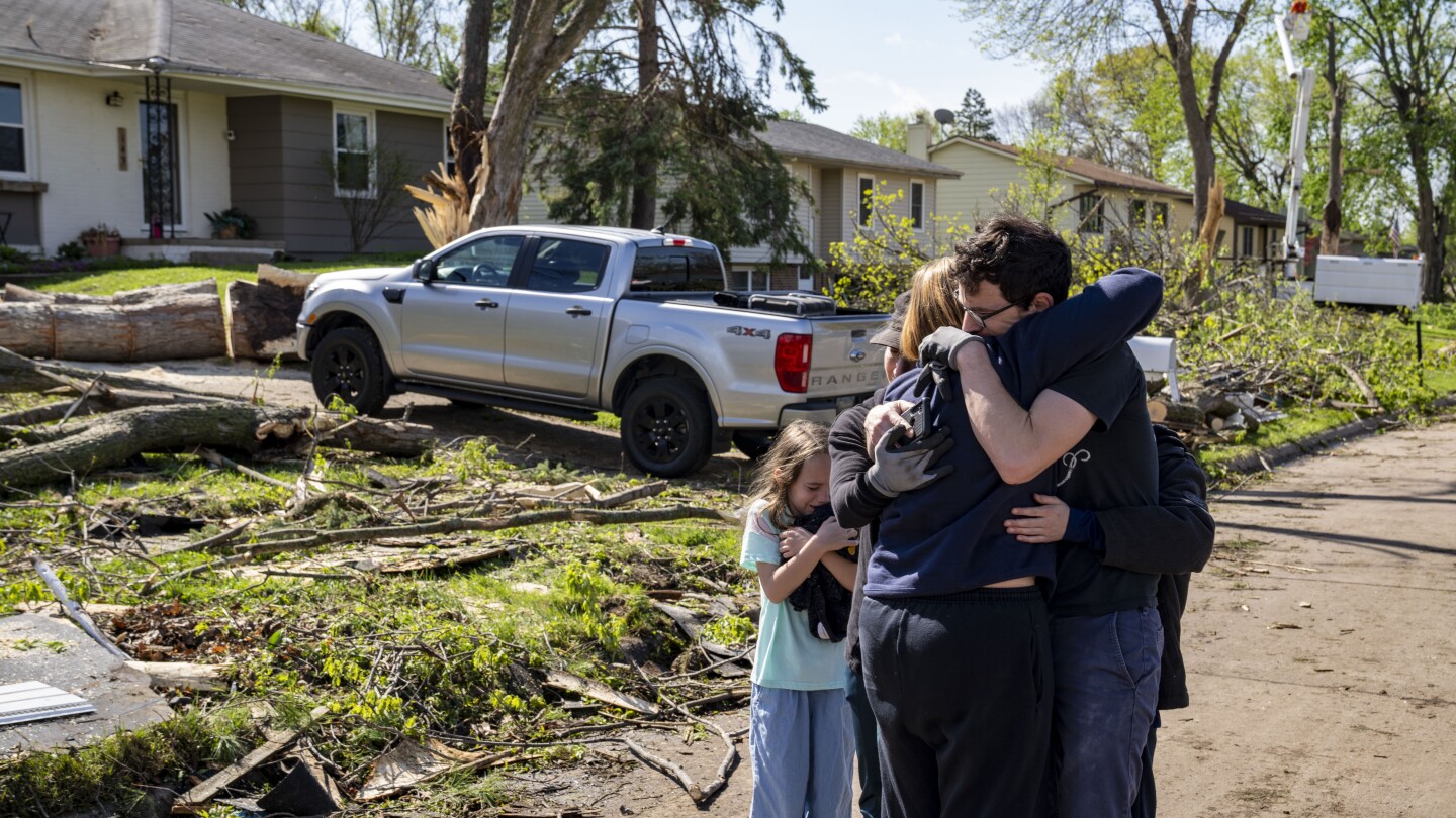 I tornado devastano parti del Nebraska e dell'Iowa