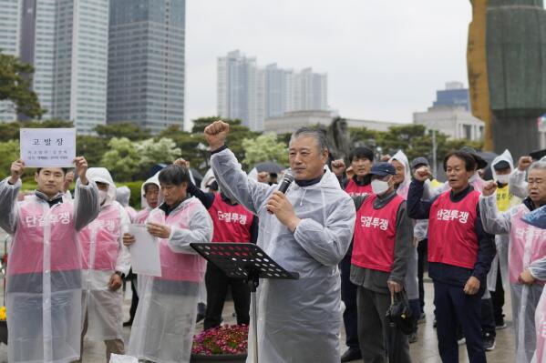 Ju Yeongbong, an official at an association of dog farmers, center, shouts slogans with other members during a rally in Seoul, South Korea, Tuesday, April 25, 2023. Dozens of dog farmers in South Korea rallied Tuesday to criticize the country’s first lady over her reported comments that support a possible ban on dog meat consumption. (AP Photo/Lee Jin-man)