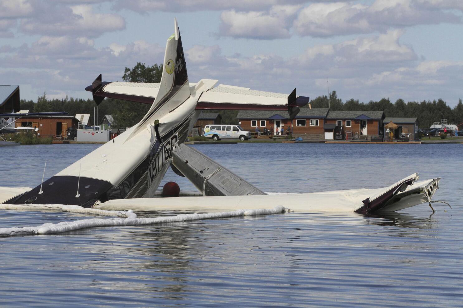 plane crashes into water
