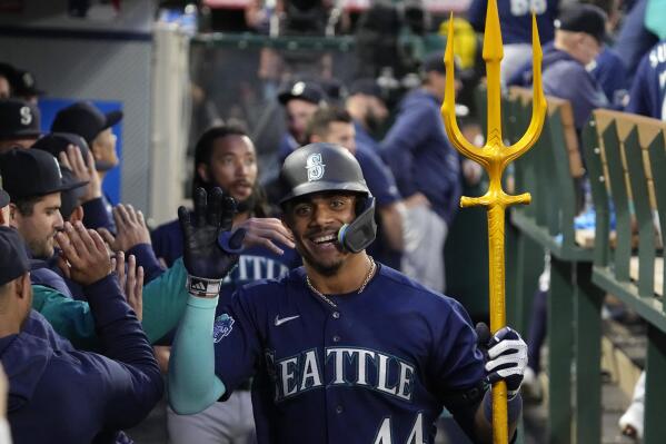 Mariners Julio Rodríguez homers in four-hit night