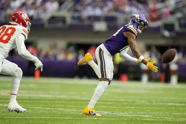 Vikings star Justin Jefferson plays his contract situation cool and  welcomes the pressure