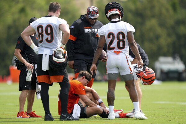 Bengals quarterback Joe Burrow hobbles off field in Super Bowl