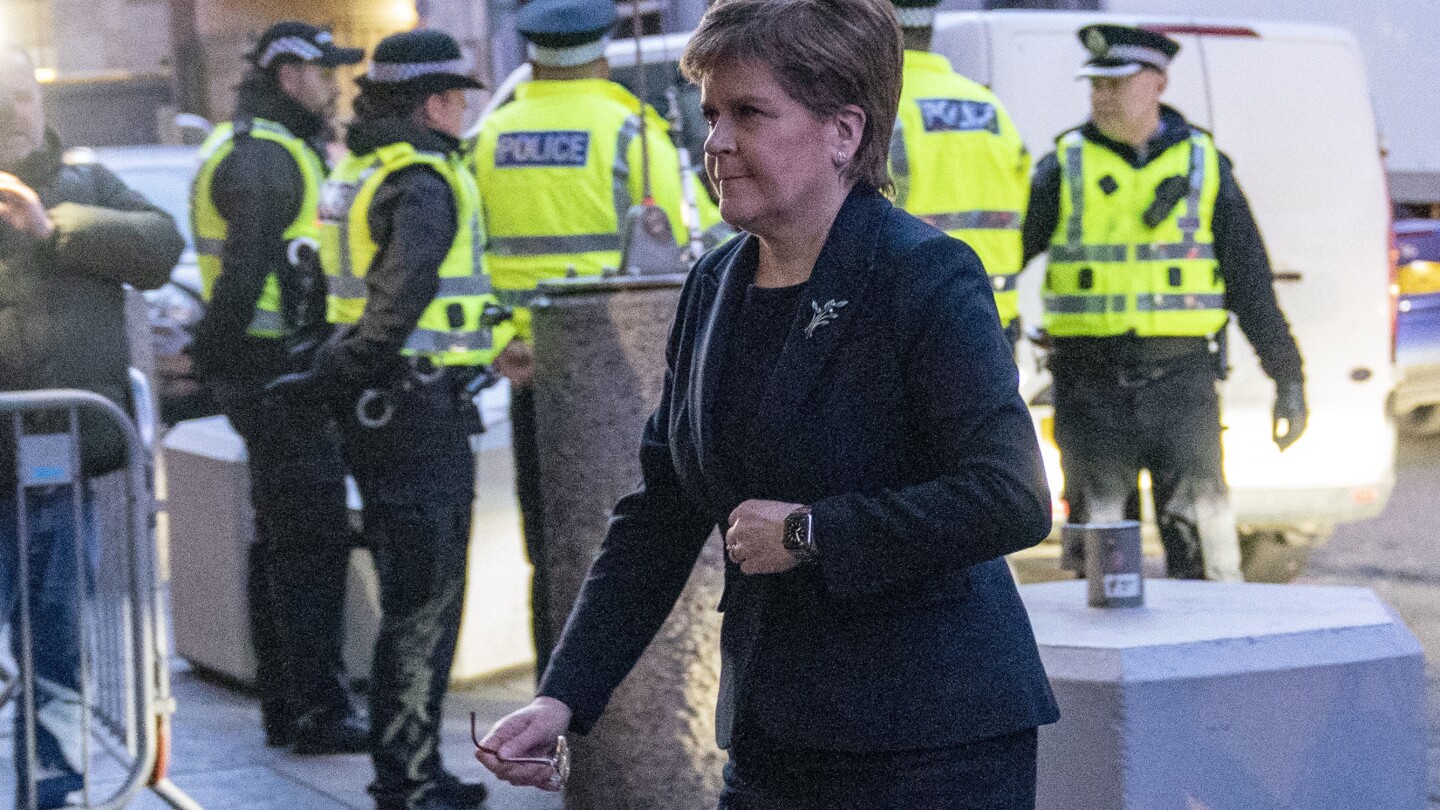 ЛОНДОН AP – Бивш лидер на Шотландия призна в сряда