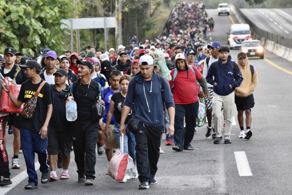 Migrants walk through Tapachula, Chiapas state, Mexico, in an attempt to reach the U.S. border, Monday, Jan. 20, 2025, the inauguration day of U.S. President Donald Trump. (AP Photo/Edgar H. Clemente)