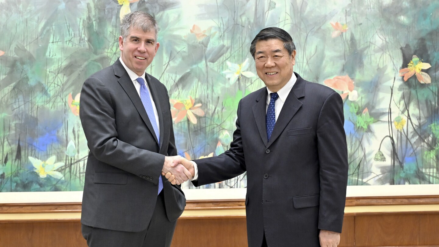 БАНКОК АП — Китайски и американски служители се срещнаха в
