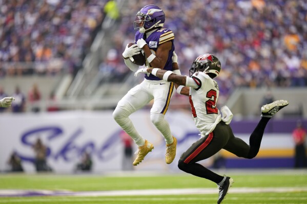 Bucs top Vikings 20-17 as Mayfield finishes strong in debut