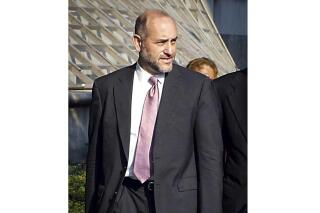 FILE - Attorney Mark Pomerantz arrives at Federal Court in New York, Aug. 12, 2002. An ex-prosecutor who once oversaw Manhattan's yearslong investigation into former President Donald Trump repeatedly declined to substantively answer questions from members of the House Judiciary Committee Thursday, May 11, 2023, in a closed-door meeting, according to a Republican lawmaker in the meeting. Rep. Darrell Issa, R-Calif., exited the meeting and said Pomerantz, the former prosecutor, repeatedly invoked the Fifth Amendment that protects people from providing self-incriminating testimony. (AP Photo/David Karp, File)