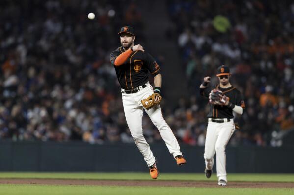 Dodgers congratulate 'tremendous competitor' Buster Posey on