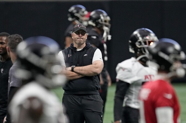 Atlanta Falcons head coach Arthur Smith watches during the the team's NFL minicamp football practice, Tuesday, June 13, 2023, in Atlanta. (AP Photo/John Bazemore)
