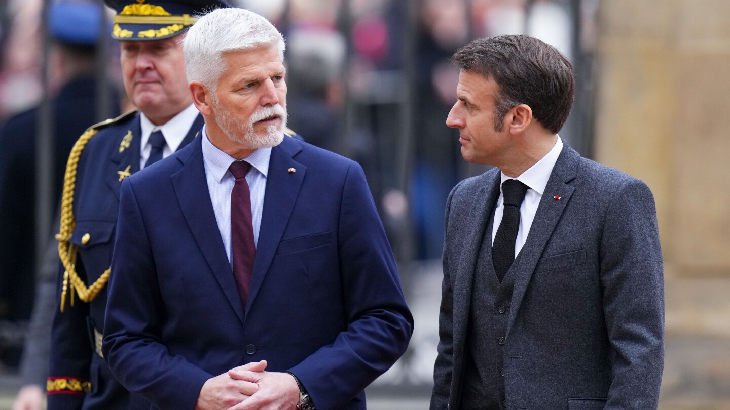 Чешките и френските лидери обещават подкрепа за Украйна и търсят нови начини да помогнат
